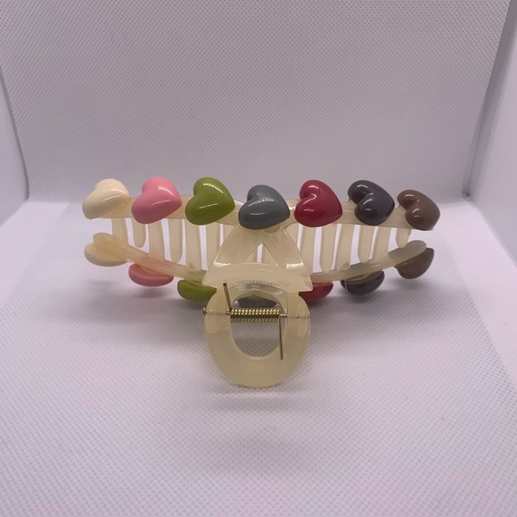 BRAND NEW Cute & Fun X-Large Beige Hair Clip w/Multicolored Hearts on Both Sides - Picture 8 of 8